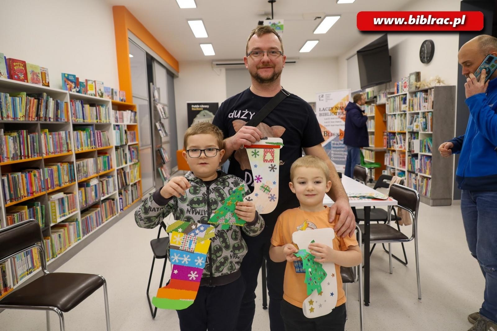 Zdjęcie w galerii na portalu naszraciborz.pl: Świąteczna atmosfera w bibliotecznym klubie ojca wiadomości z regionu