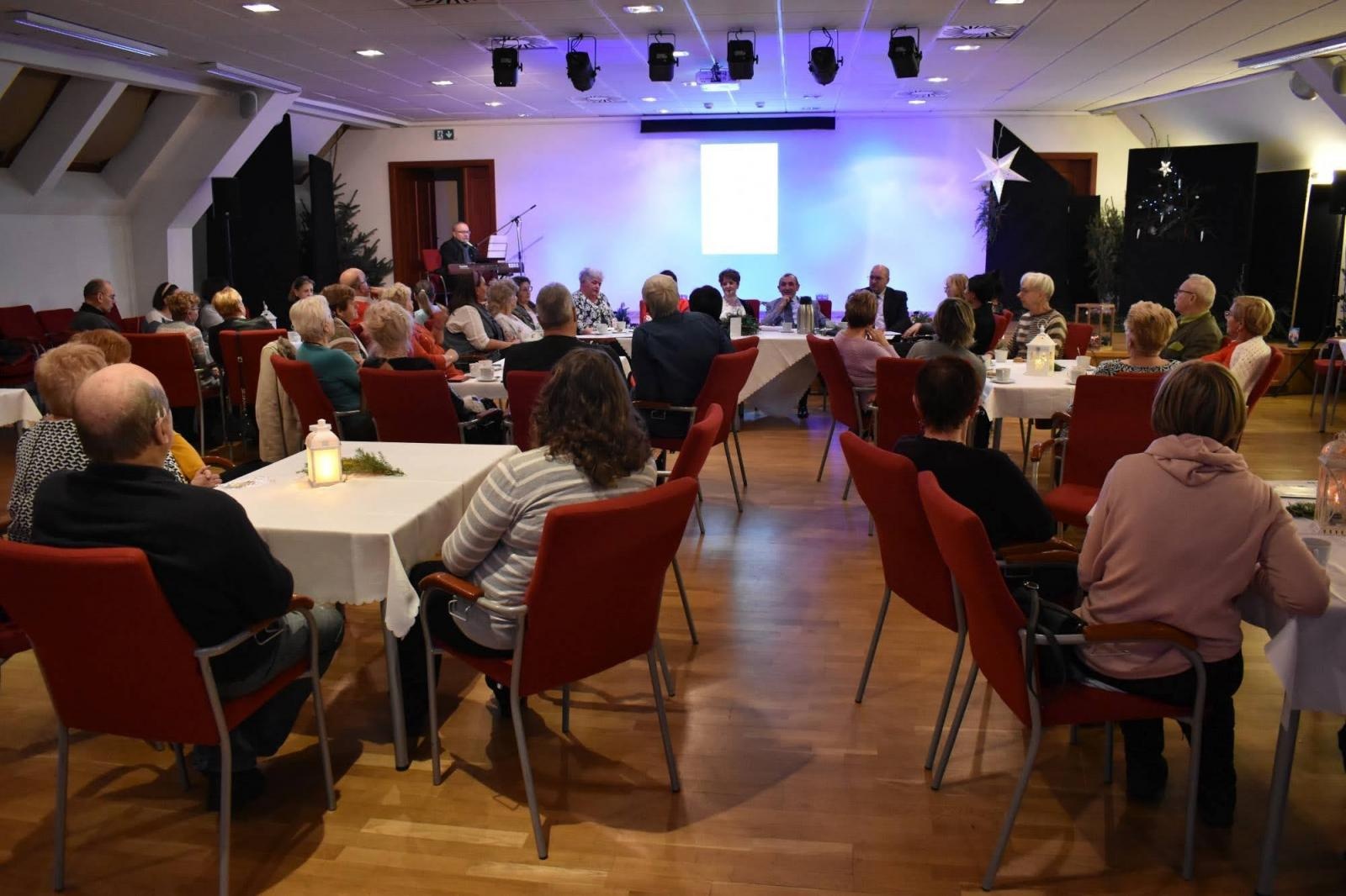 Zdjęcie w galerii na portalu naszraciborz.pl: Wśród ludzi. Świąteczny występ Grupy Teatralnej wiadomości z regionu