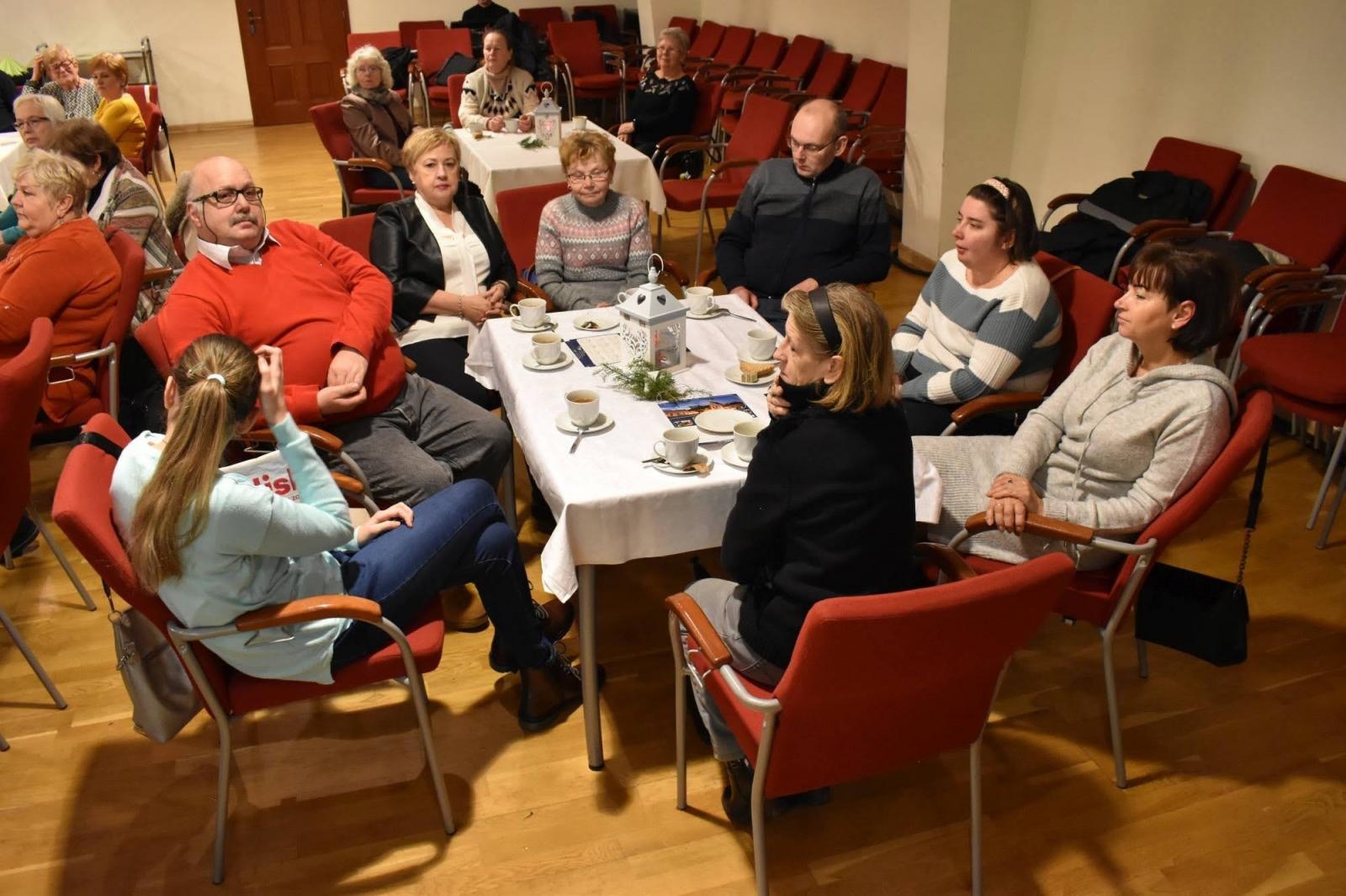 Zdjęcie w galerii na portalu naszraciborz.pl: Wśród ludzi. Świąteczny występ Grupy Teatralnej wiadomości z regionu