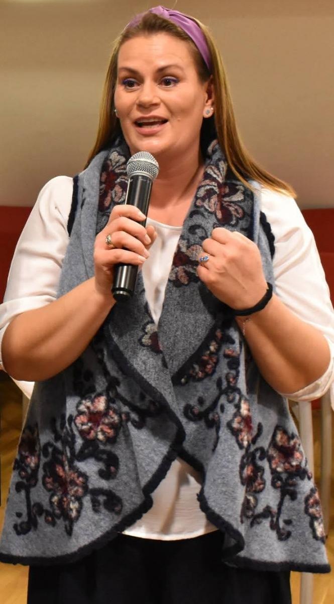 Zdjęcie w galerii na portalu naszraciborz.pl: Wśród ludzi. Świąteczny występ Grupy Teatralnej wiadomości z regionu