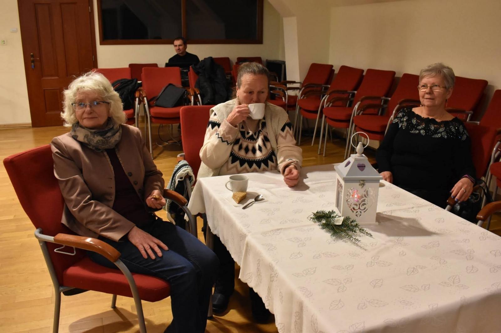 Zdjęcie w galerii na portalu naszraciborz.pl: Wśród ludzi. Świąteczny występ Grupy Teatralnej wiadomości z regionu