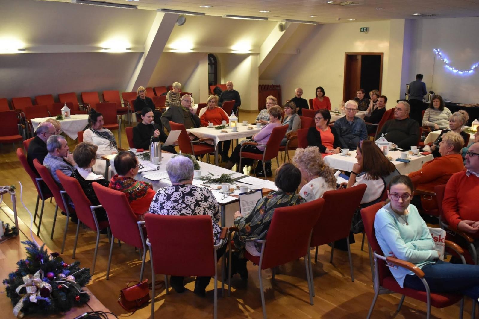 Zdjęcie w galerii na portalu naszraciborz.pl: Wśród ludzi. Świąteczny występ Grupy Teatralnej wiadomości z regionu