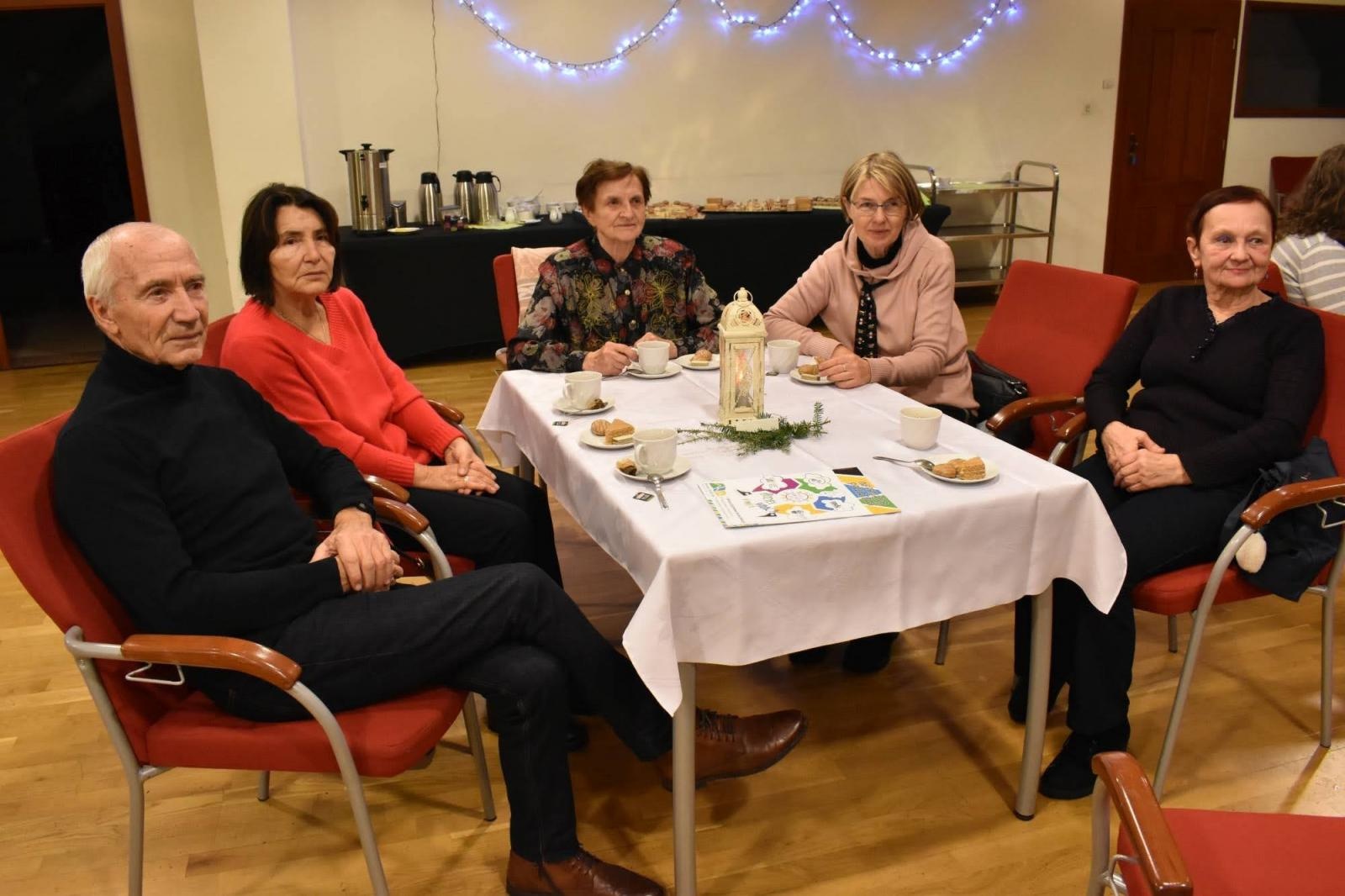 Zdjęcie w galerii na portalu naszraciborz.pl: Wśród ludzi. Świąteczny występ Grupy Teatralnej wiadomości z regionu