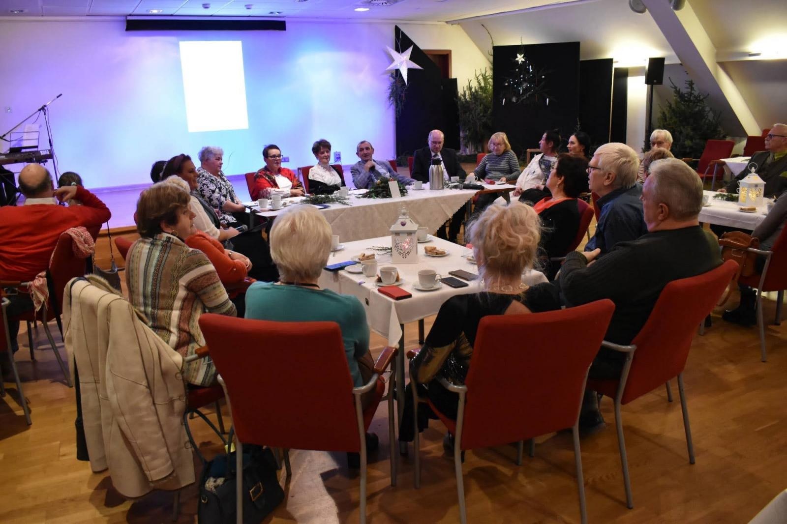 Zdjęcie w galerii na portalu naszraciborz.pl: Wśród ludzi. Świąteczny występ Grupy Teatralnej wiadomości z regionu