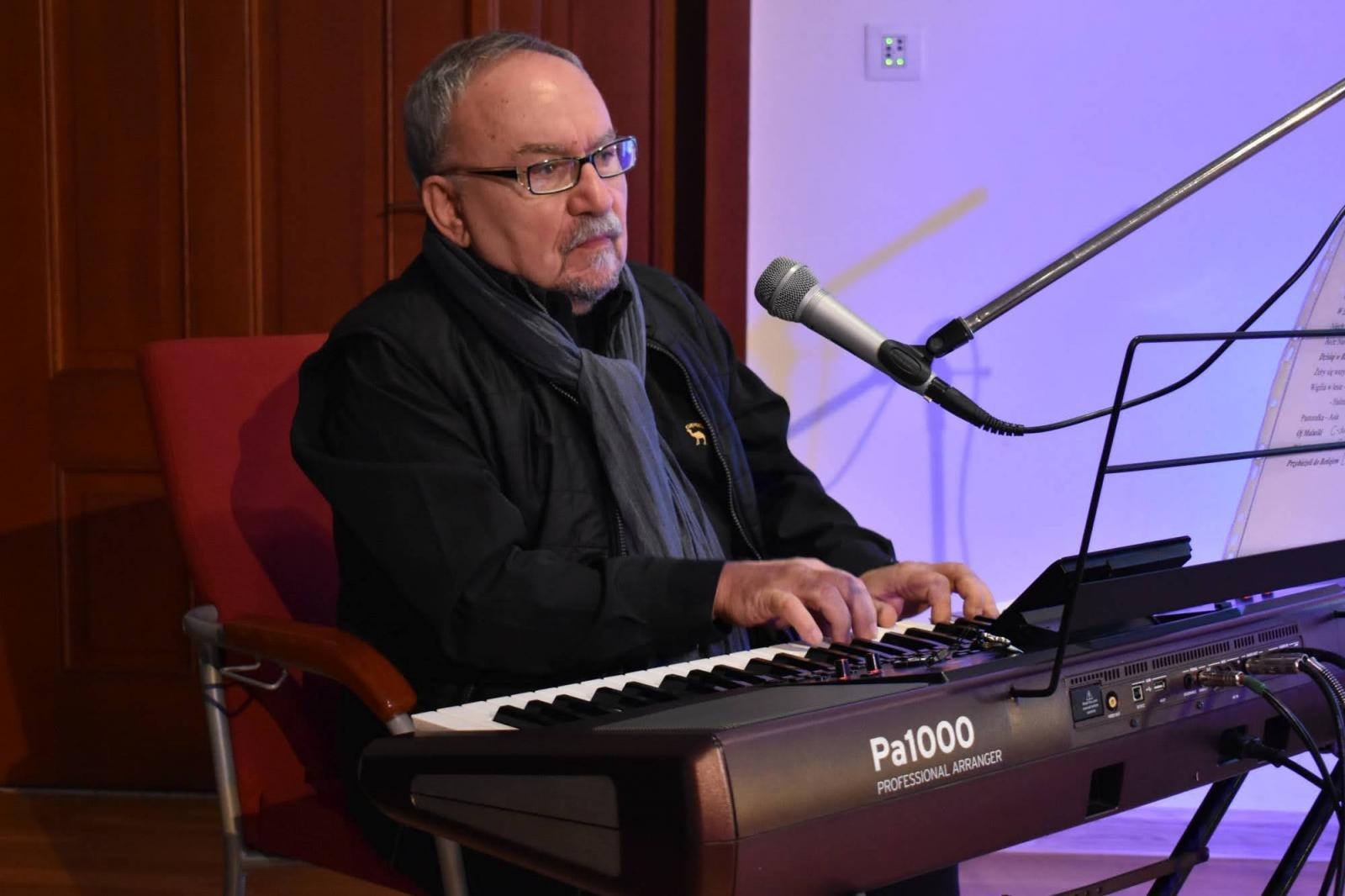 Zdjęcie w galerii na portalu naszraciborz.pl: Wśród ludzi. Świąteczny występ Grupy Teatralnej wiadomości z regionu