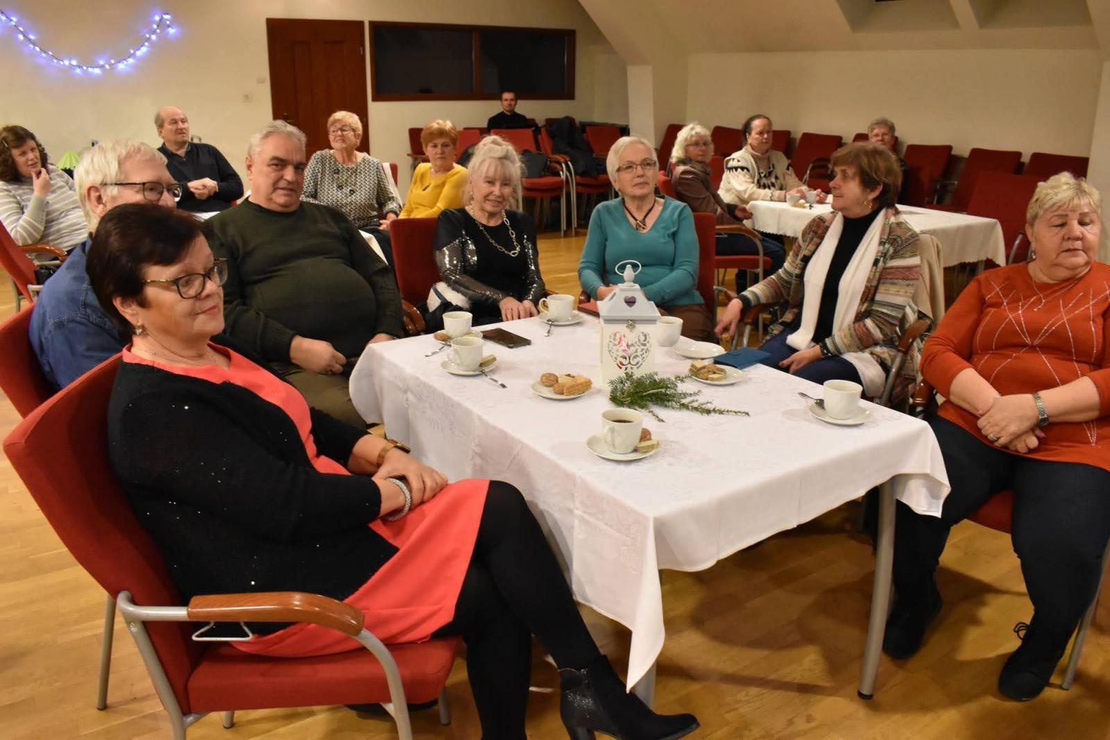 Zdjęcie w galerii na portalu naszraciborz.pl: Wśród ludzi. Świąteczny występ Grupy Teatralnej wiadomości z regionu