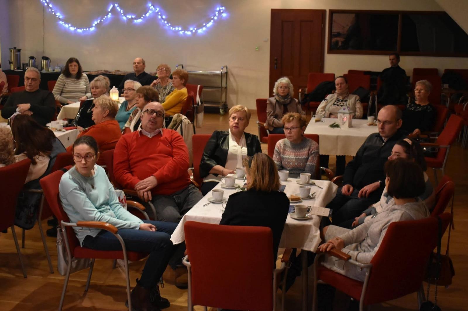 Zdjęcie w galerii na portalu naszraciborz.pl: Wśród ludzi. Świąteczny występ Grupy Teatralnej wiadomości z regionu