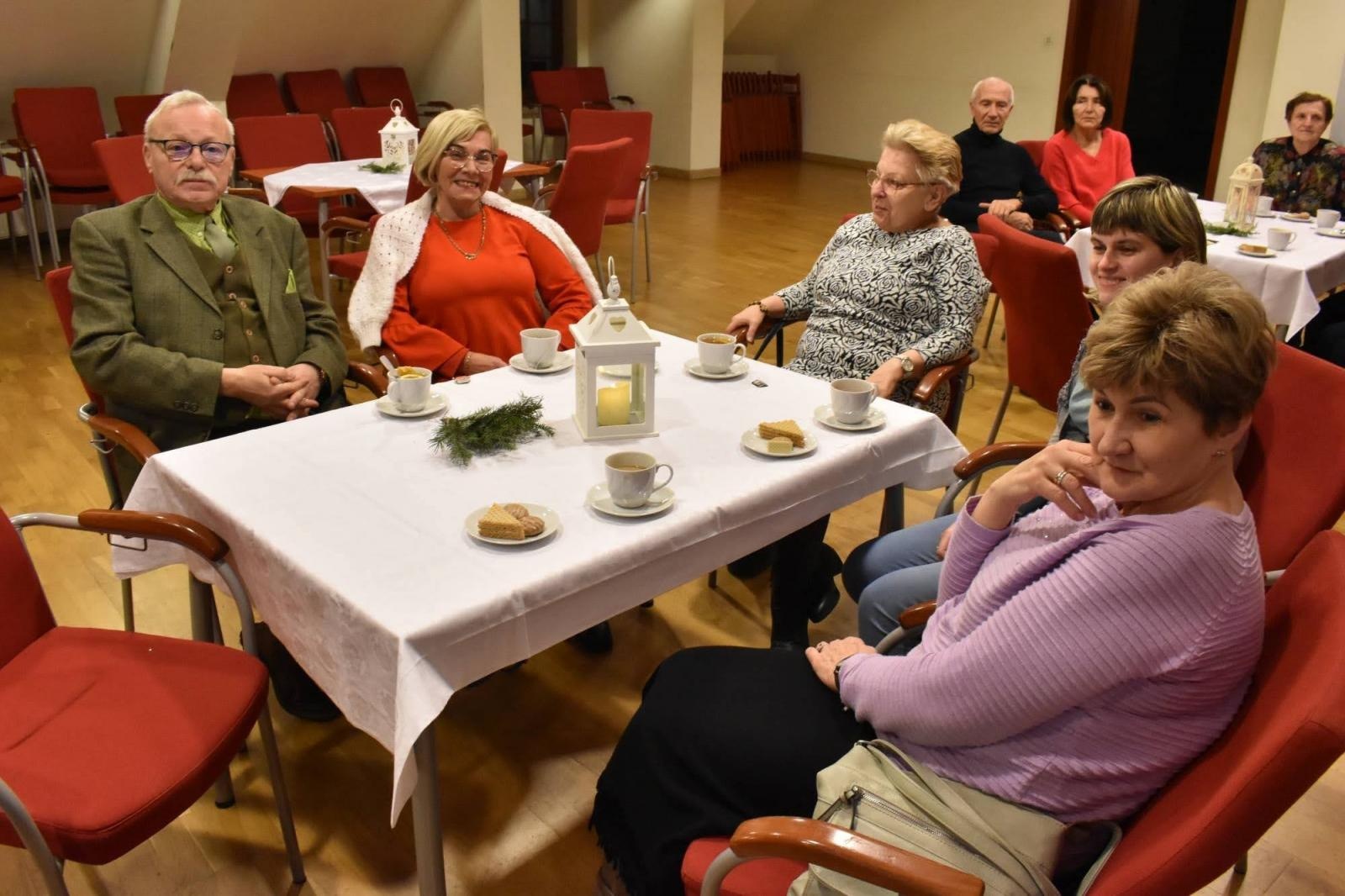 Zdjęcie w galerii na portalu naszraciborz.pl: Wśród ludzi. Świąteczny występ Grupy Teatralnej wiadomości z regionu