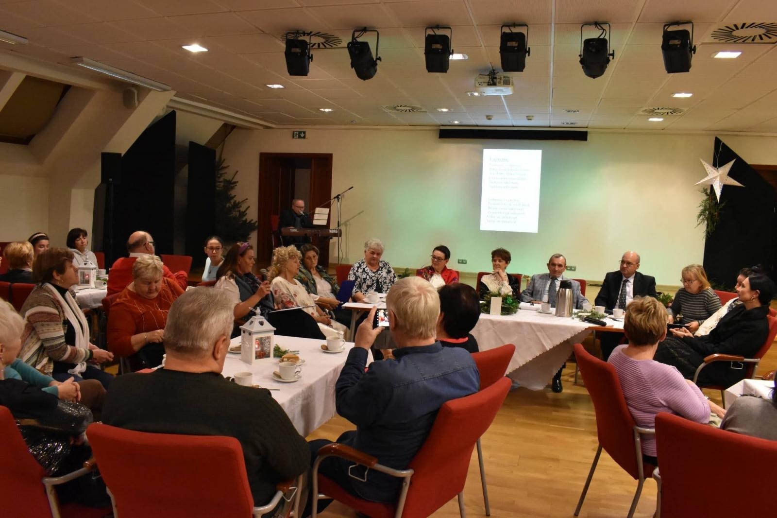 Zdjęcie w galerii na portalu naszraciborz.pl: Wśród ludzi. Świąteczny występ Grupy Teatralnej wiadomości z regionu