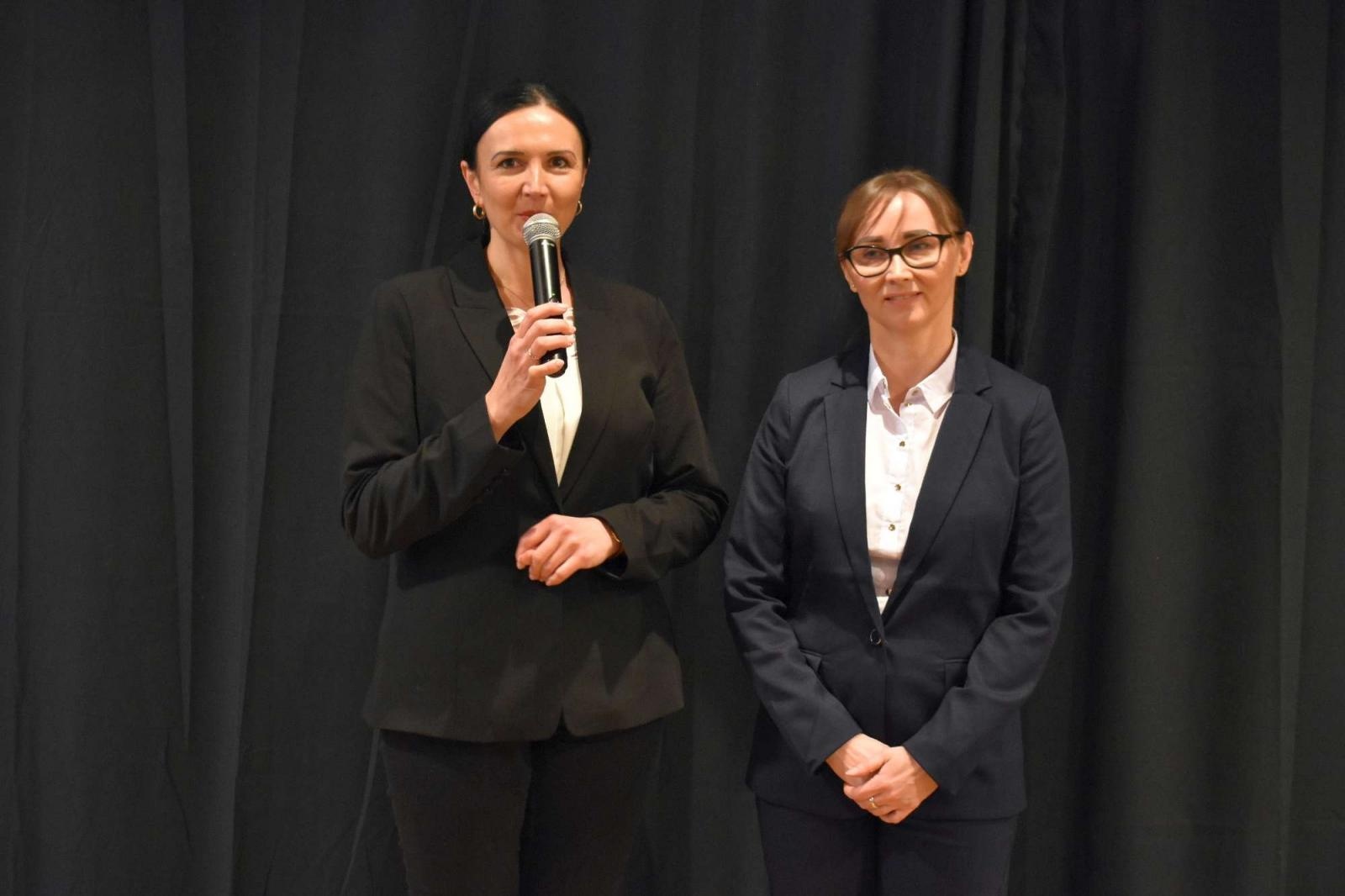 Zdjęcie w galerii na portalu naszraciborz.pl: Stowarzyszenie DOM zorganizowało spotkanie świąteczne na zamku wiadomości z regionu