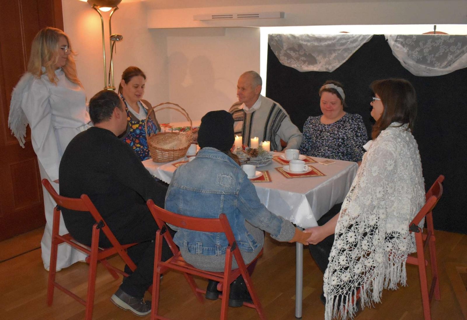 Zdjęcie w galerii na portalu naszraciborz.pl: Stowarzyszenie DOM zorganizowało spotkanie świąteczne na zamku wiadomości z regionu