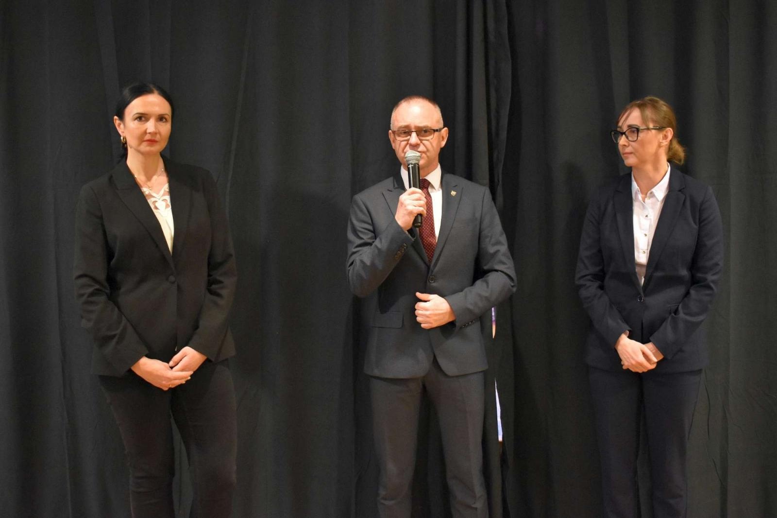 Zdjęcie w galerii na portalu naszraciborz.pl: Stowarzyszenie DOM zorganizowało spotkanie świąteczne na zamku wiadomości z regionu