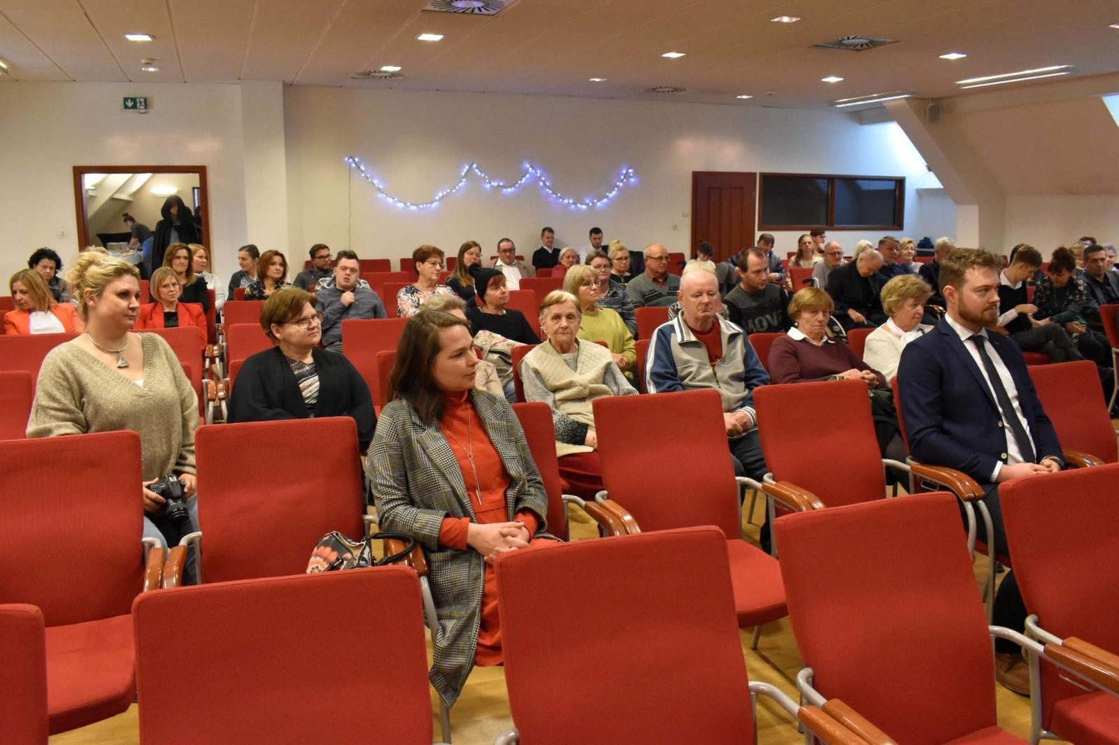 Zdjęcie w galerii na portalu naszraciborz.pl: Stowarzyszenie DOM zorganizowało spotkanie świąteczne na zamku wiadomości z regionu