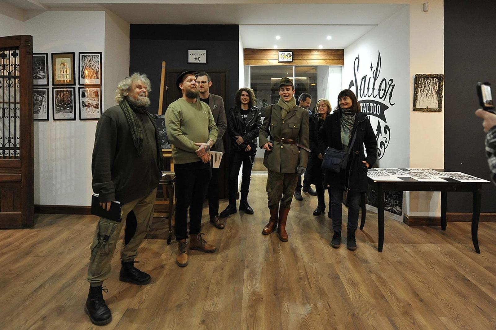 Zdjęcie w galerii na portalu naszraciborz.pl: Profesor Franciszek Nieć z wystawą ilustracji w Raciborzu wiadomości z regionu