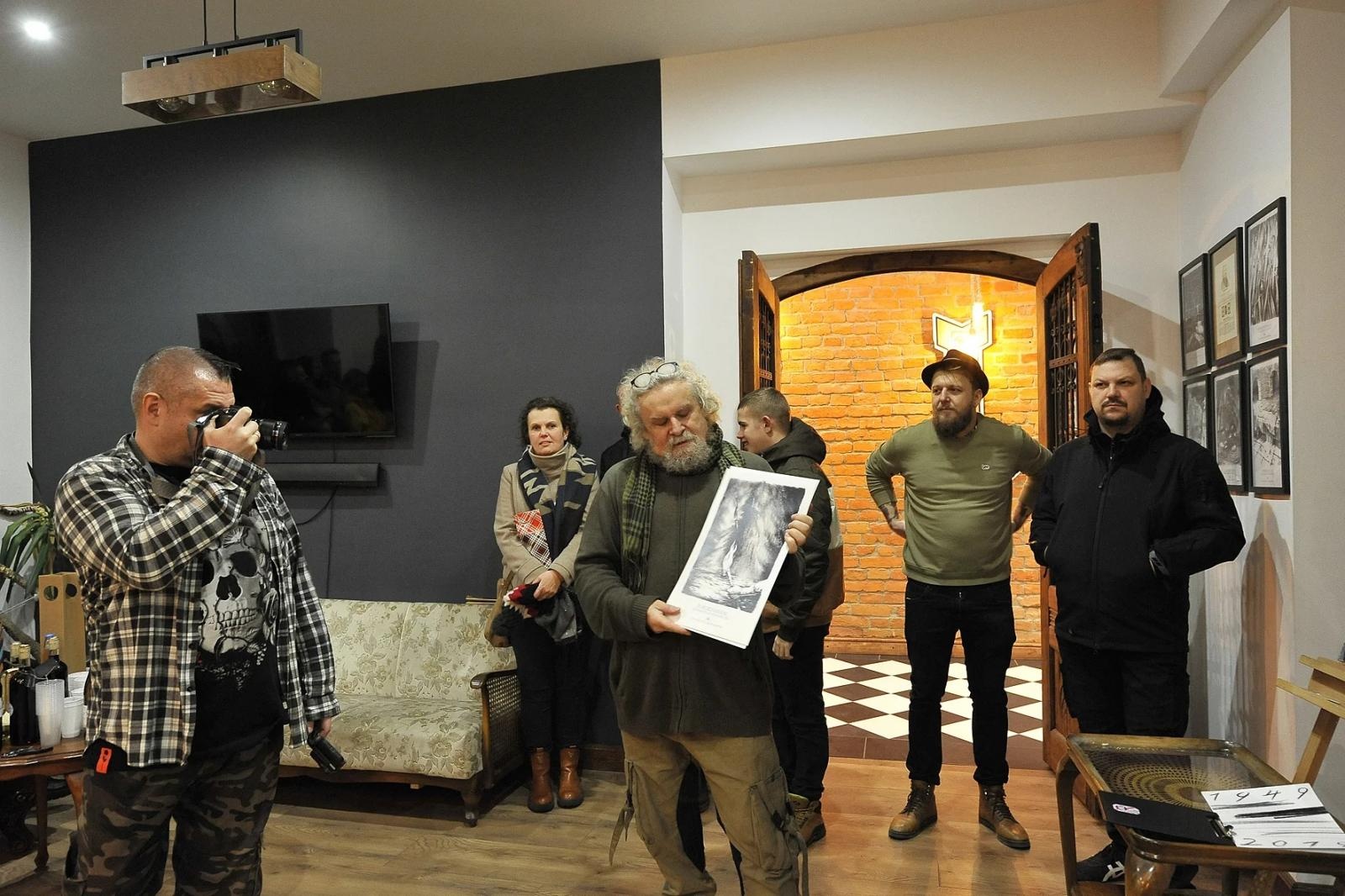 Zdjęcie w galerii na portalu naszraciborz.pl: Profesor Franciszek Nieć z wystawą ilustracji w Raciborzu wiadomości z regionu