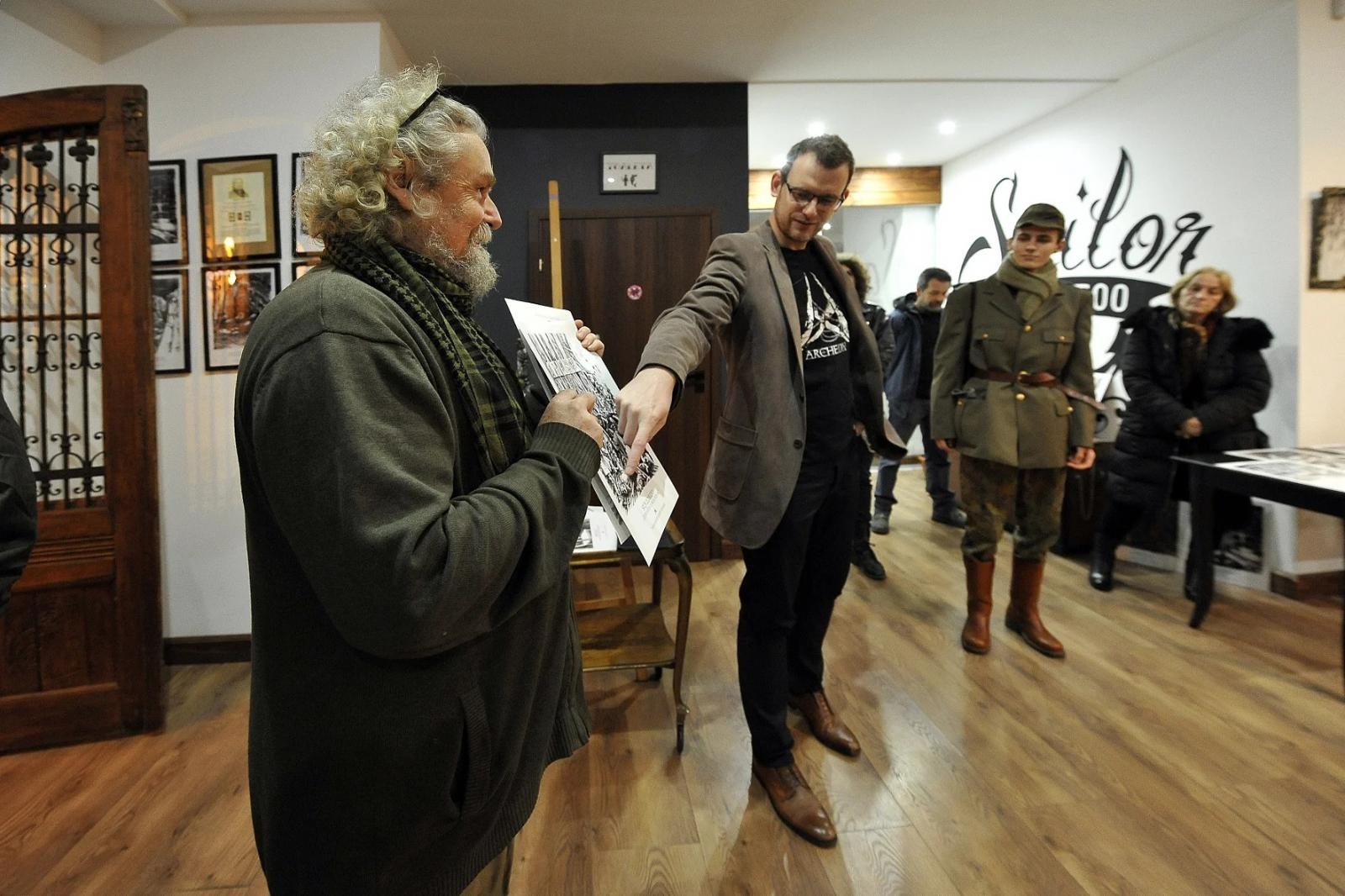 Zdjęcie w galerii na portalu naszraciborz.pl: Profesor Franciszek Nieć z wystawą ilustracji w Raciborzu wiadomości z regionu