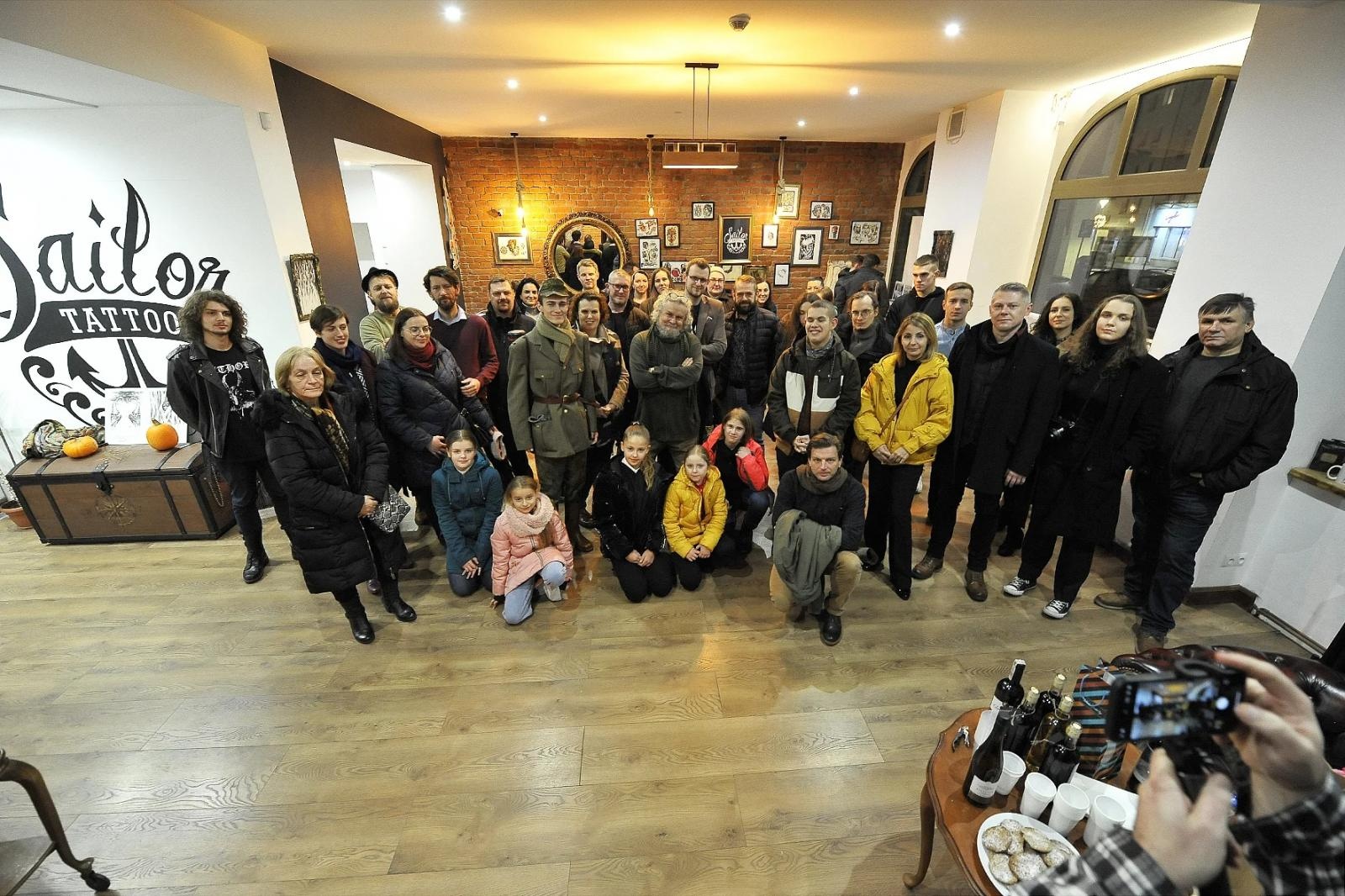 Zdjęcie w galerii na portalu naszraciborz.pl: Profesor Franciszek Nieć z wystawą ilustracji w Raciborzu wiadomości z regionu