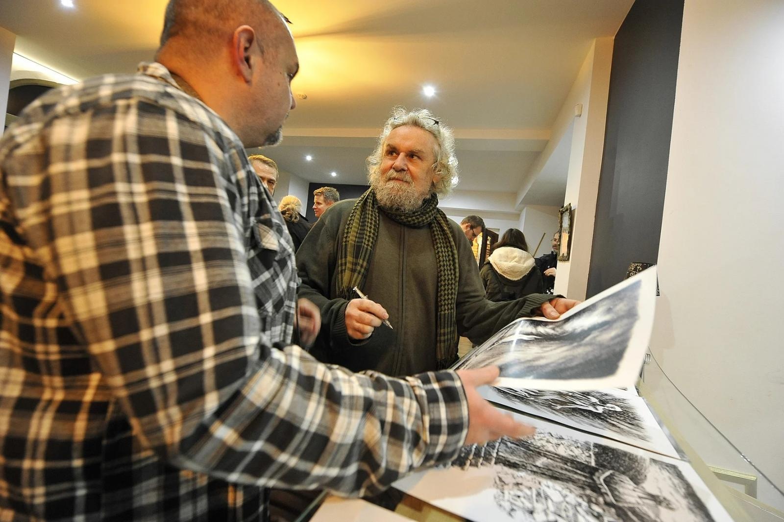 Zdjęcie w galerii na portalu naszraciborz.pl: Profesor Franciszek Nieć z wystawą ilustracji w Raciborzu wiadomości z regionu