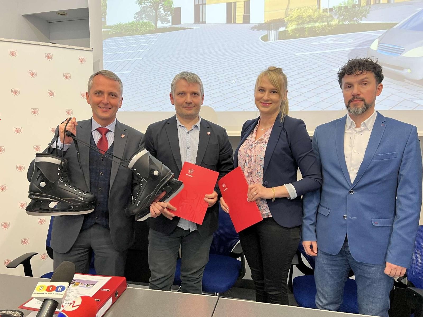 Zdjęcie w galerii na portalu naszraciborz.pl: Umowa na lodowisko podpisana. Ruszy za rok, 27 grudnia wiadomości z regionu