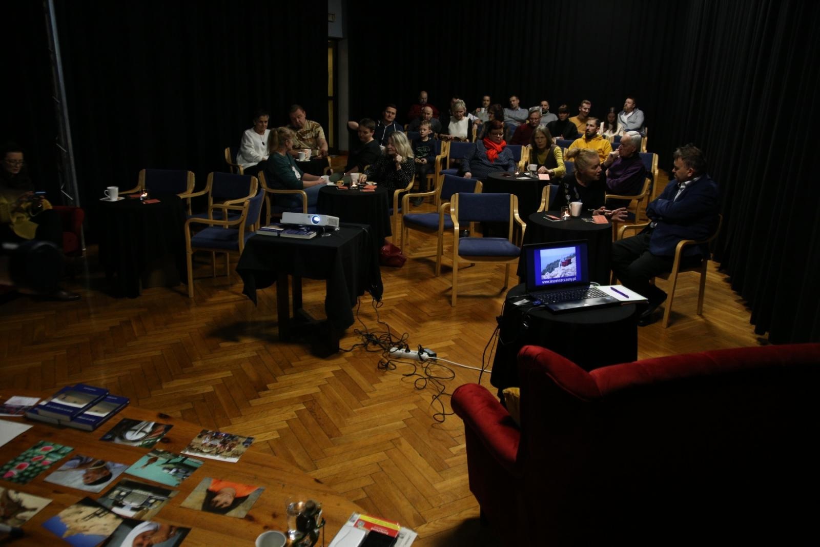 Zdjęcie w galerii na portalu naszraciborz.pl: Z Raciborza w cztery świata strony. 15 lat slajdowisk L. Szczasnego wiadomości z regionu
