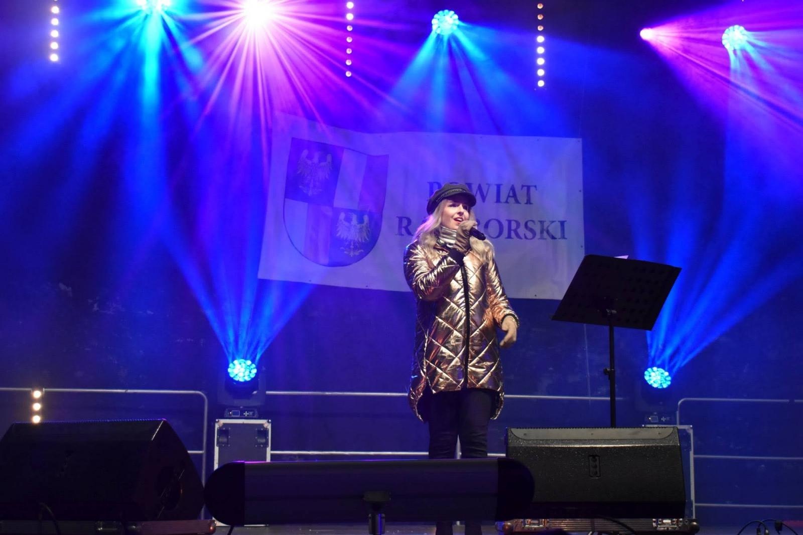 Zdjęcie w galerii na portalu naszraciborz.pl: Zamkowy jarmark 2022 - dzień pierwszy za nami [FOTO] wiadomości z regionu