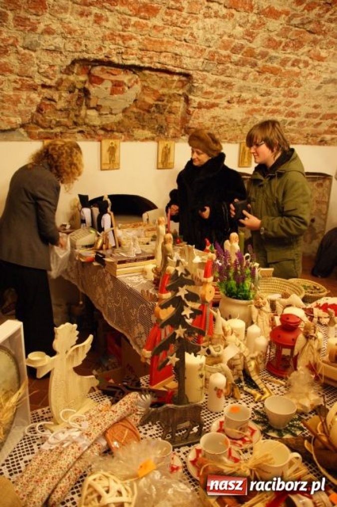 Zdjęcie w galerii na portalu naszraciborz.pl: Rudzki jarmark z Antykami wiadomości z regionu