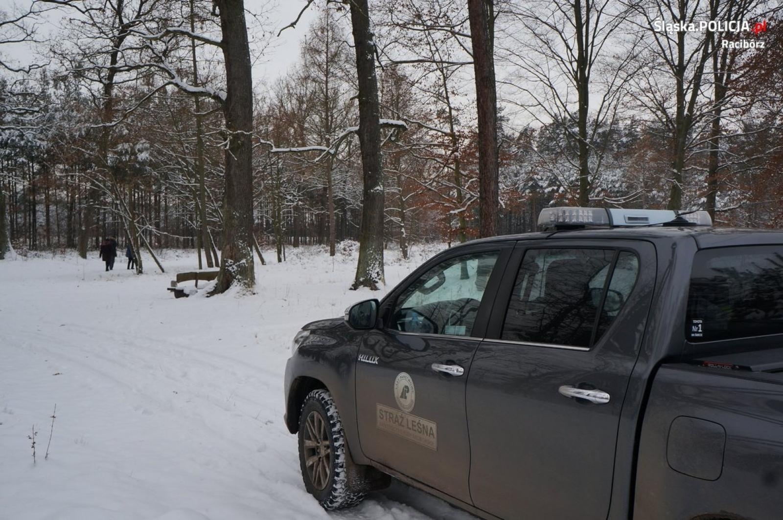 Zdjęcie w galerii na portalu naszraciborz.pl: Choinka 2022. Wspólne patrole policji i leśników wiadomości z regionu
