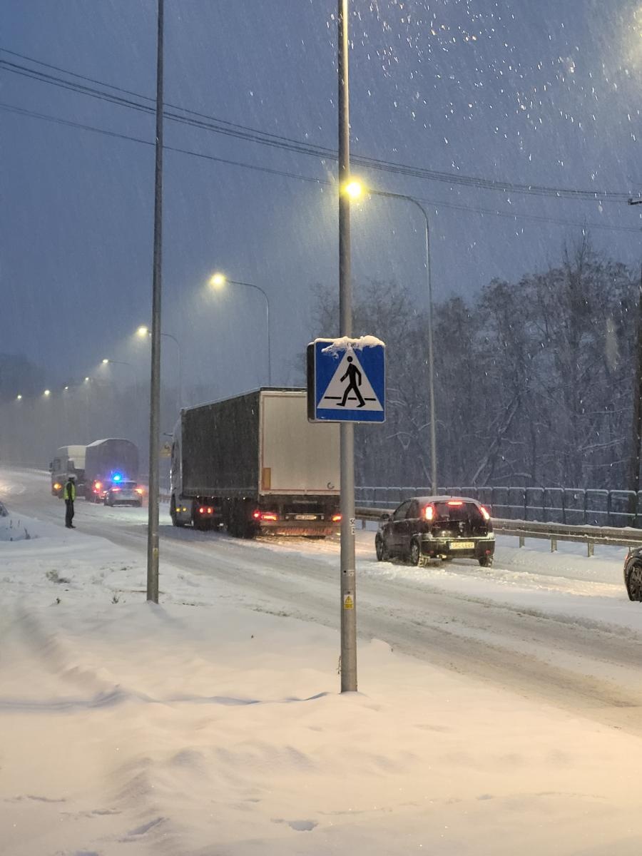 Zdjęcie w galerii na portalu naszraciborz.pl: List do redakcji. Opady śniegu znów sparaliżowały Rybnicką wiadomości z regionu