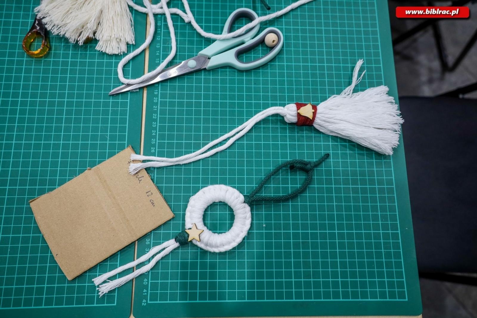 Zdjęcie w galerii na portalu naszraciborz.pl: Makrama i mydełka w bibliotece w raciborskiej książnicy [FOTO] wiadomości z regionu