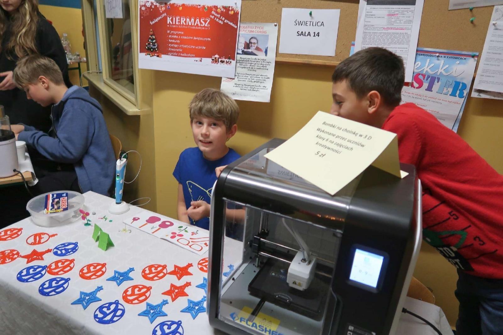 Zdjęcie w galerii na portalu naszraciborz.pl: Przedświąteczny kiermasz i występy uczniów ZSP3 na Płoni wiadomości z regionu