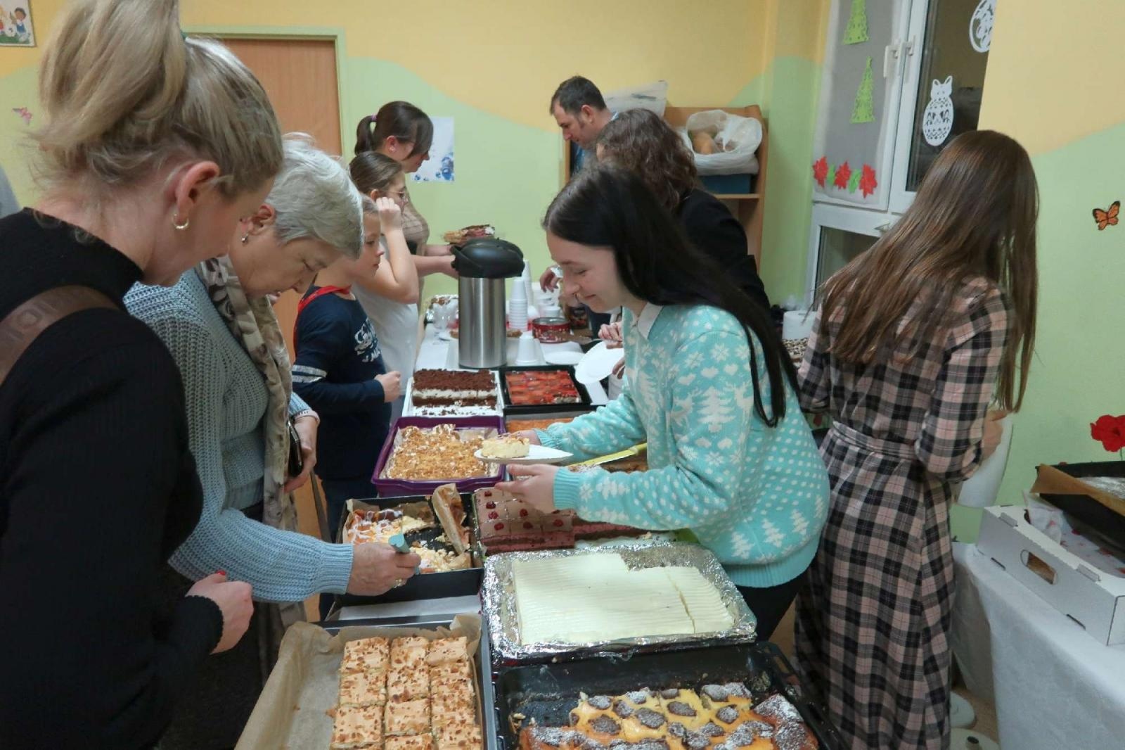 Zdjęcie w galerii na portalu naszraciborz.pl: Przedświąteczny kiermasz i występy uczniów ZSP3 na Płoni wiadomości z regionu