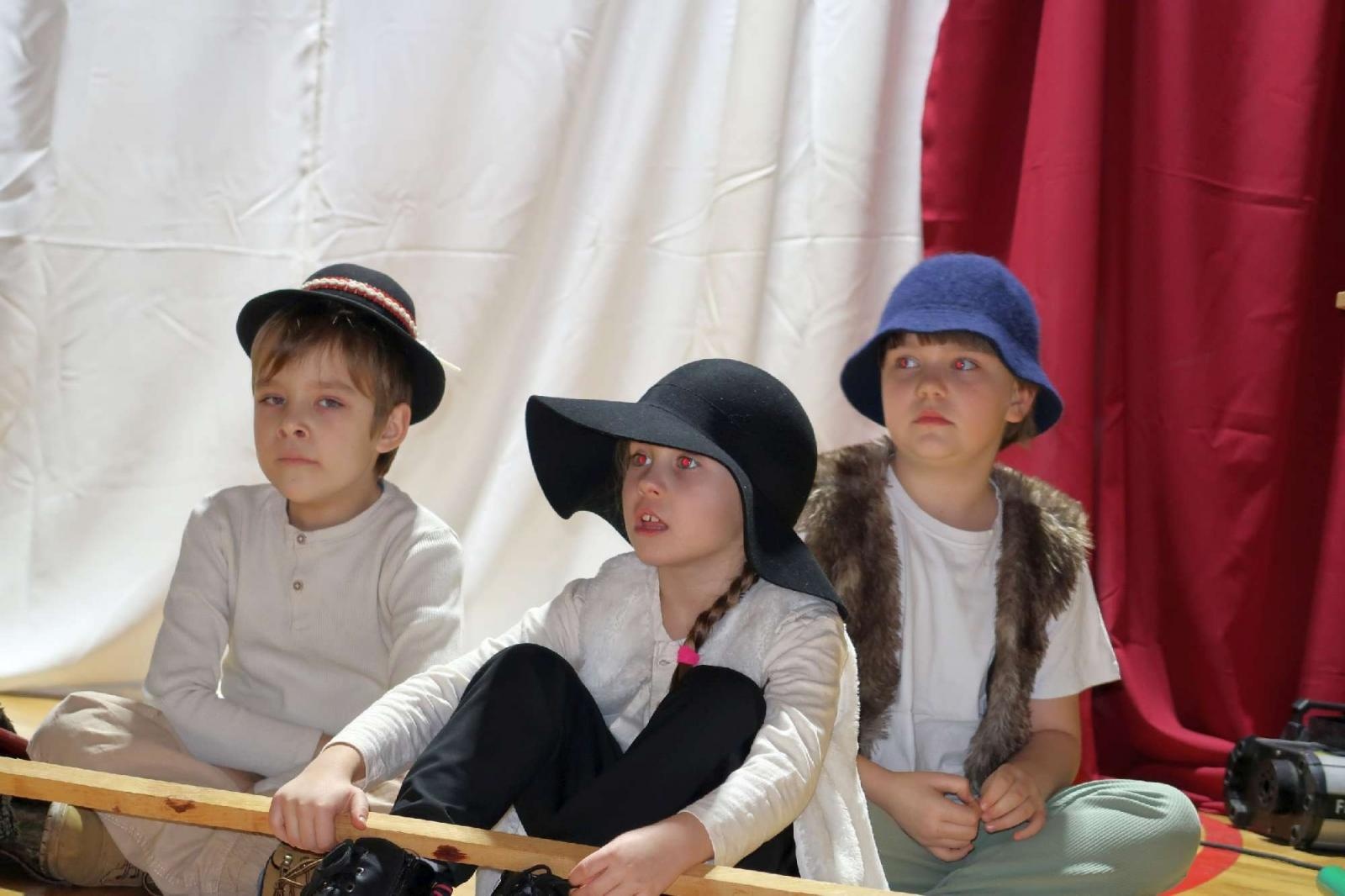 Zdjęcie w galerii na portalu naszraciborz.pl: Przedświąteczny kiermasz i występy uczniów ZSP3 na Płoni wiadomości z regionu