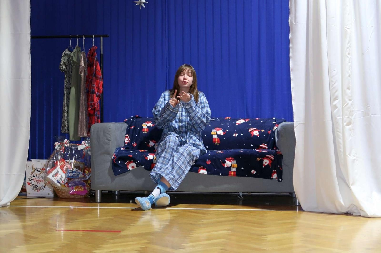 Zdjęcie w galerii na portalu naszraciborz.pl: Przedświąteczny kiermasz i występy uczniów ZSP3 na Płoni wiadomości z regionu