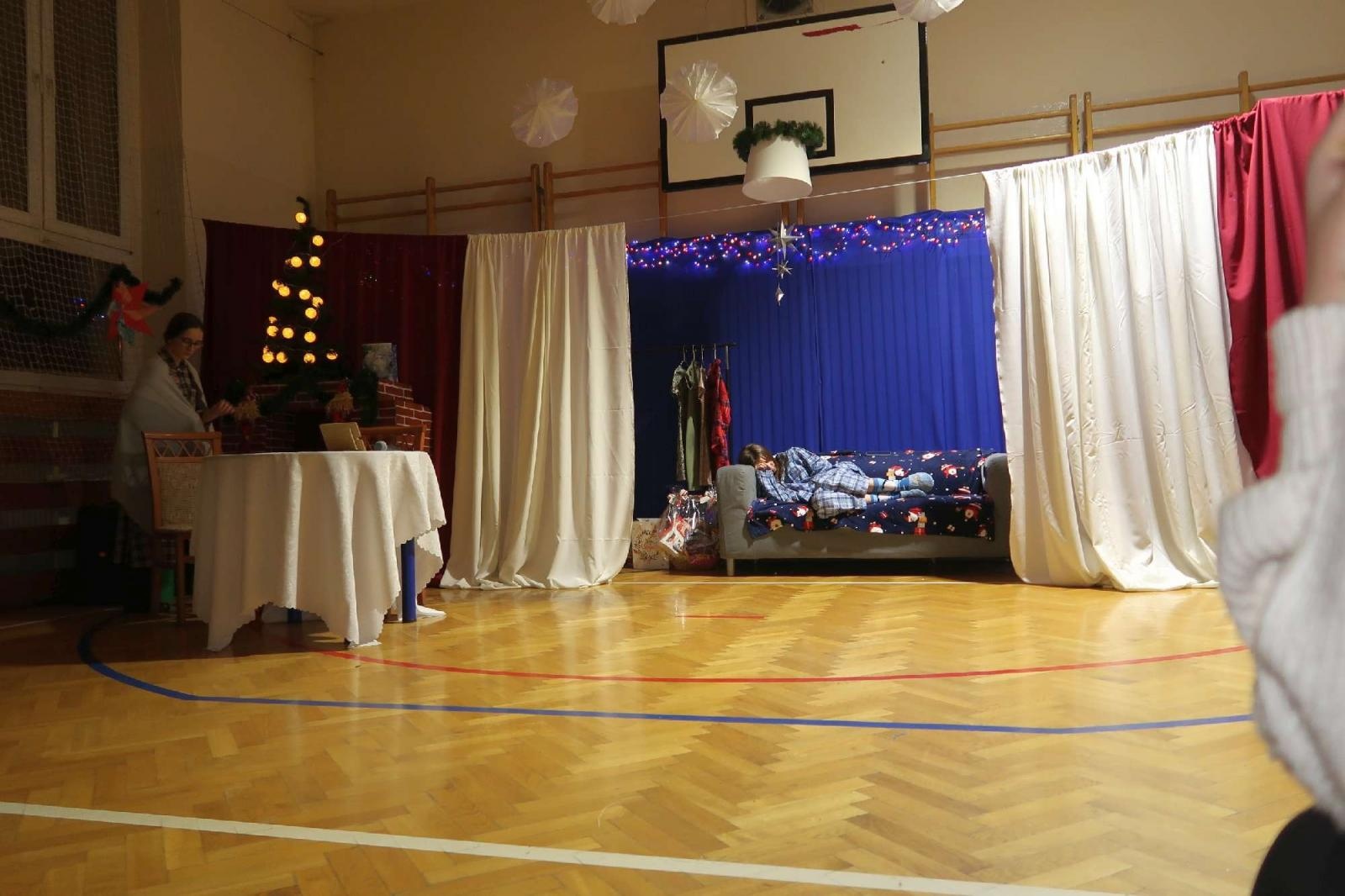 Zdjęcie w galerii na portalu naszraciborz.pl: Przedświąteczny kiermasz i występy uczniów ZSP3 na Płoni wiadomości z regionu