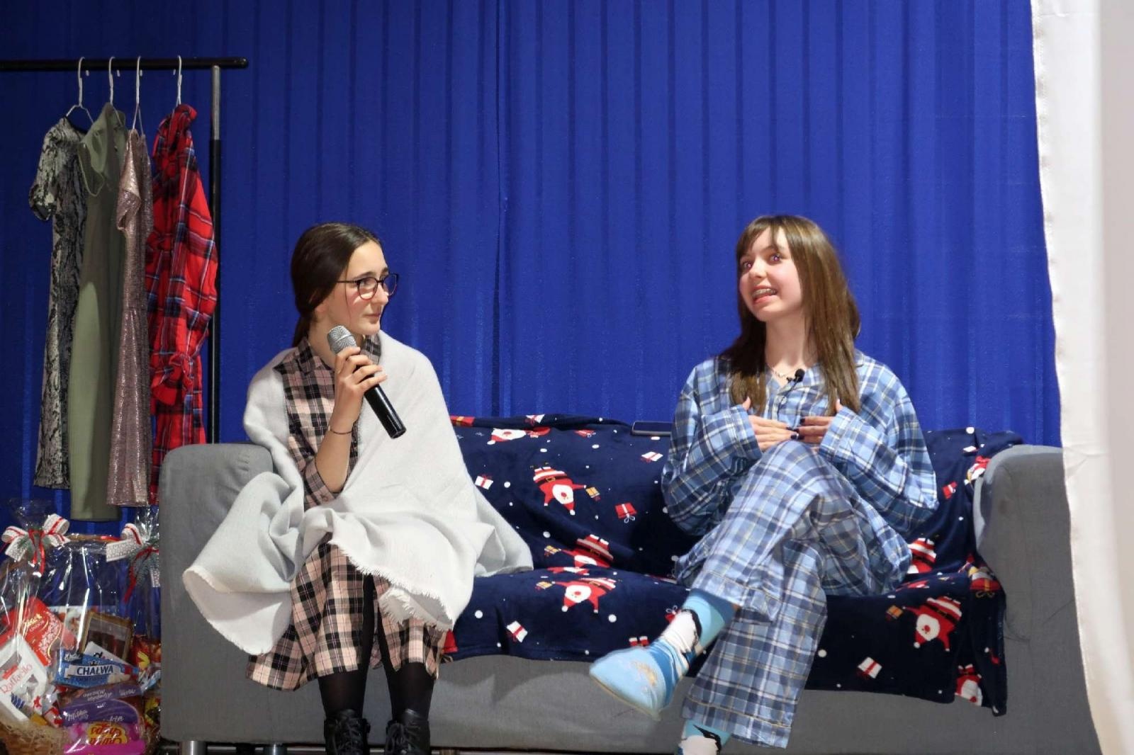 Zdjęcie w galerii na portalu naszraciborz.pl: Przedświąteczny kiermasz i występy uczniów ZSP3 na Płoni wiadomości z regionu