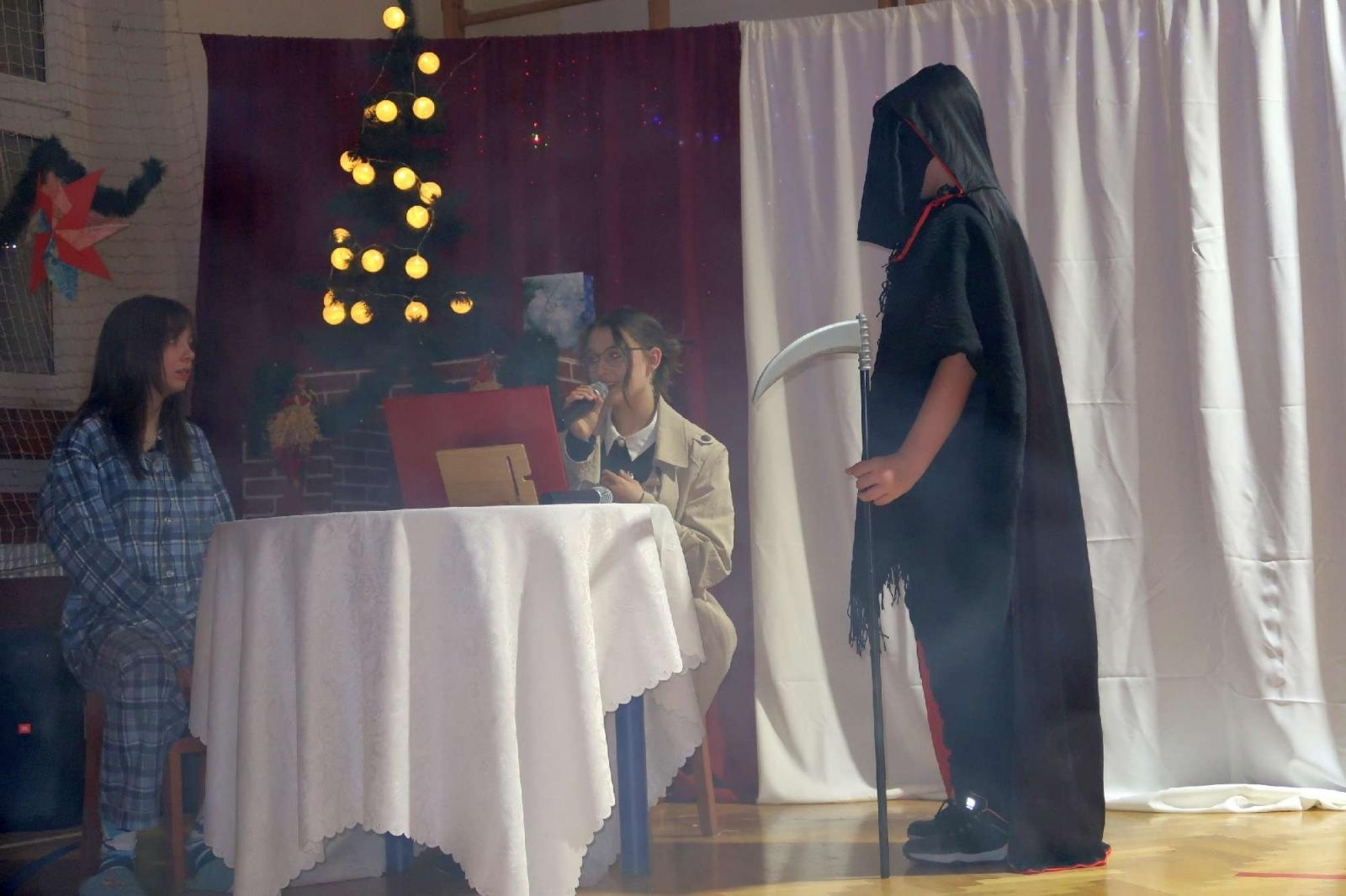 Zdjęcie w galerii na portalu naszraciborz.pl: Przedświąteczny kiermasz i występy uczniów ZSP3 na Płoni wiadomości z regionu