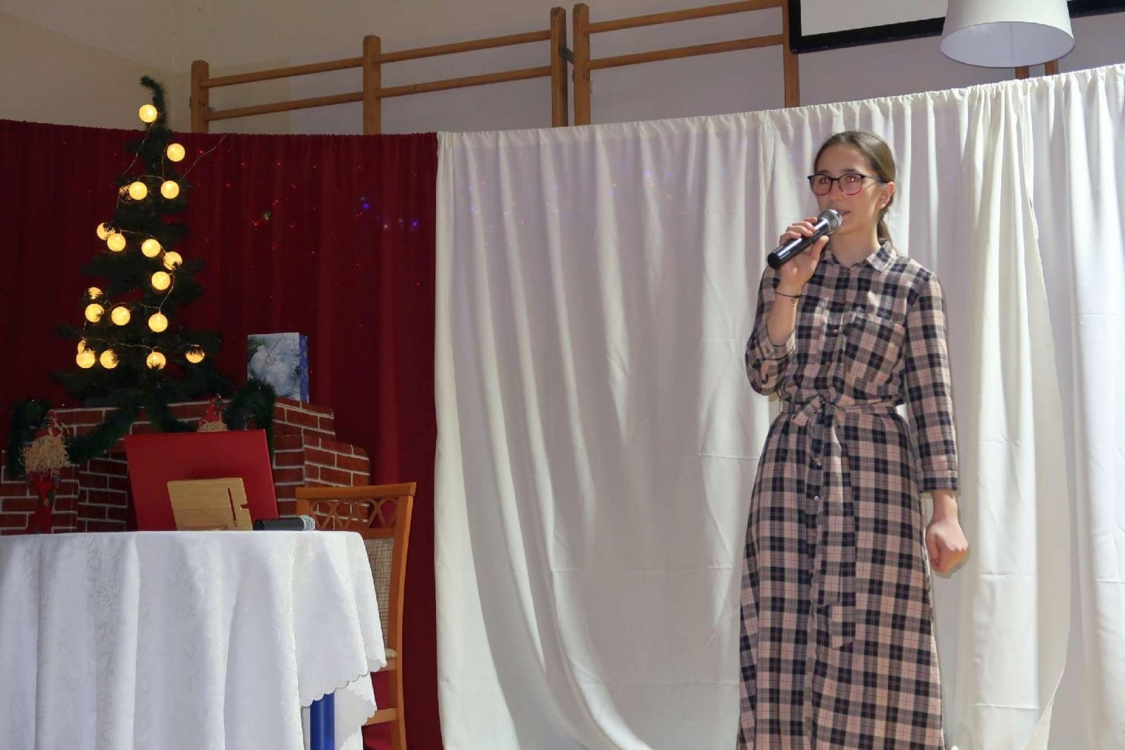 Zdjęcie w galerii na portalu naszraciborz.pl: Przedświąteczny kiermasz i występy uczniów ZSP3 na Płoni wiadomości z regionu