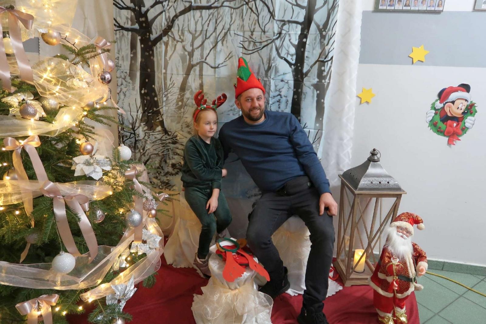 Zdjęcie w galerii na portalu naszraciborz.pl: Przedświąteczny kiermasz i występy uczniów ZSP3 na Płoni wiadomości z regionu