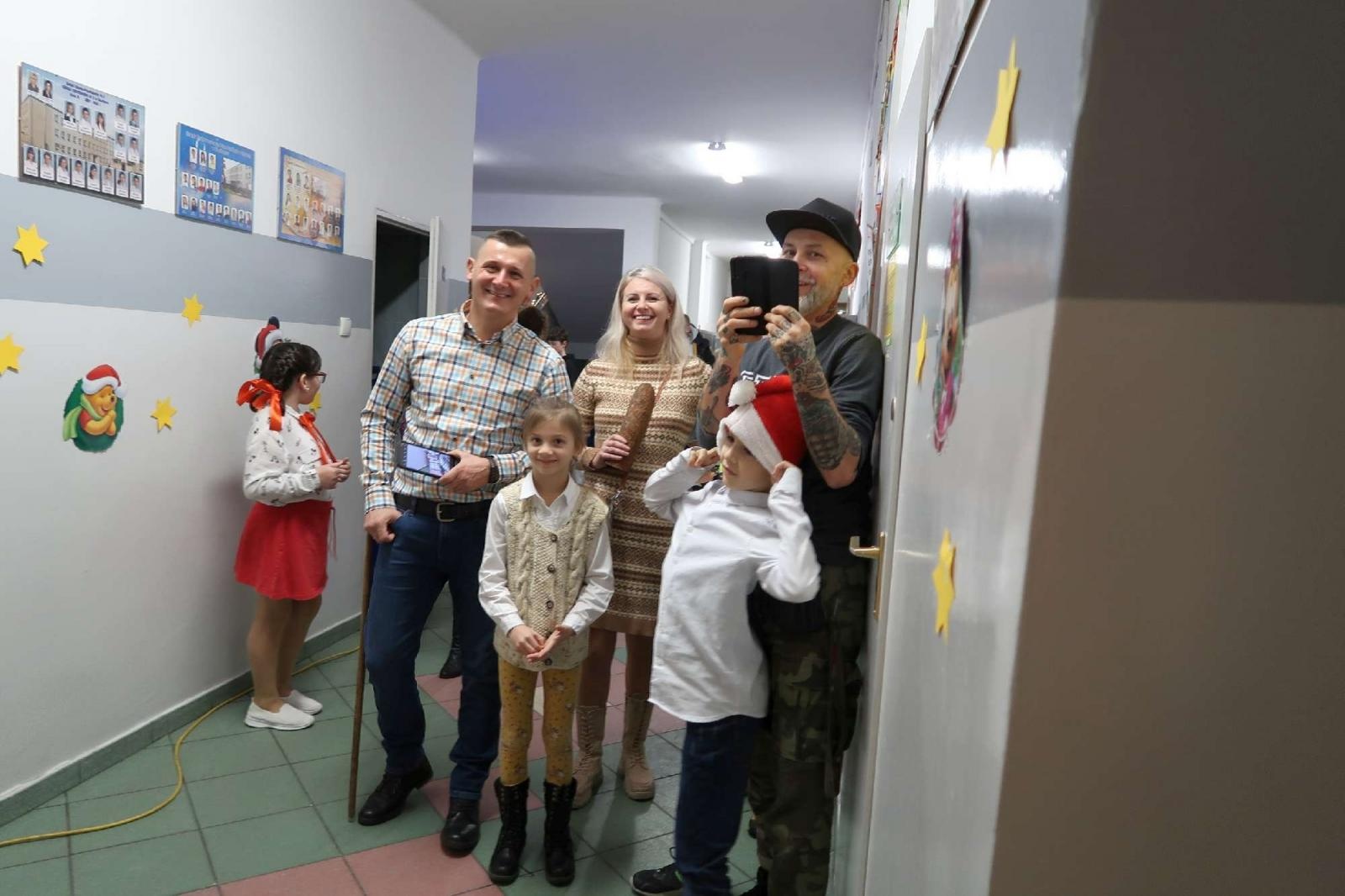 Zdjęcie w galerii na portalu naszraciborz.pl: Przedświąteczny kiermasz i występy uczniów ZSP3 na Płoni wiadomości z regionu