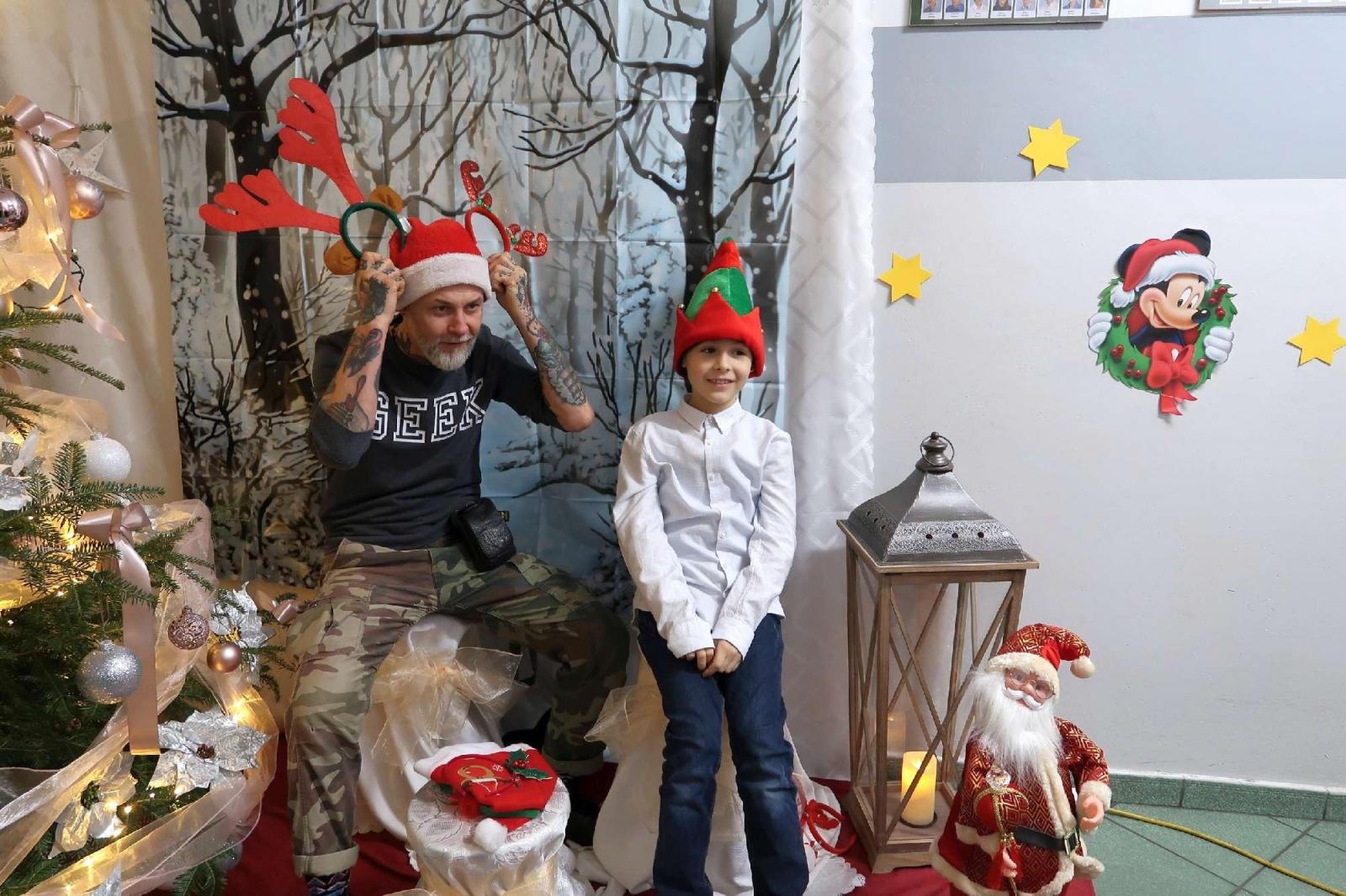 Zdjęcie w galerii na portalu naszraciborz.pl: Przedświąteczny kiermasz i występy uczniów ZSP3 na Płoni wiadomości z regionu