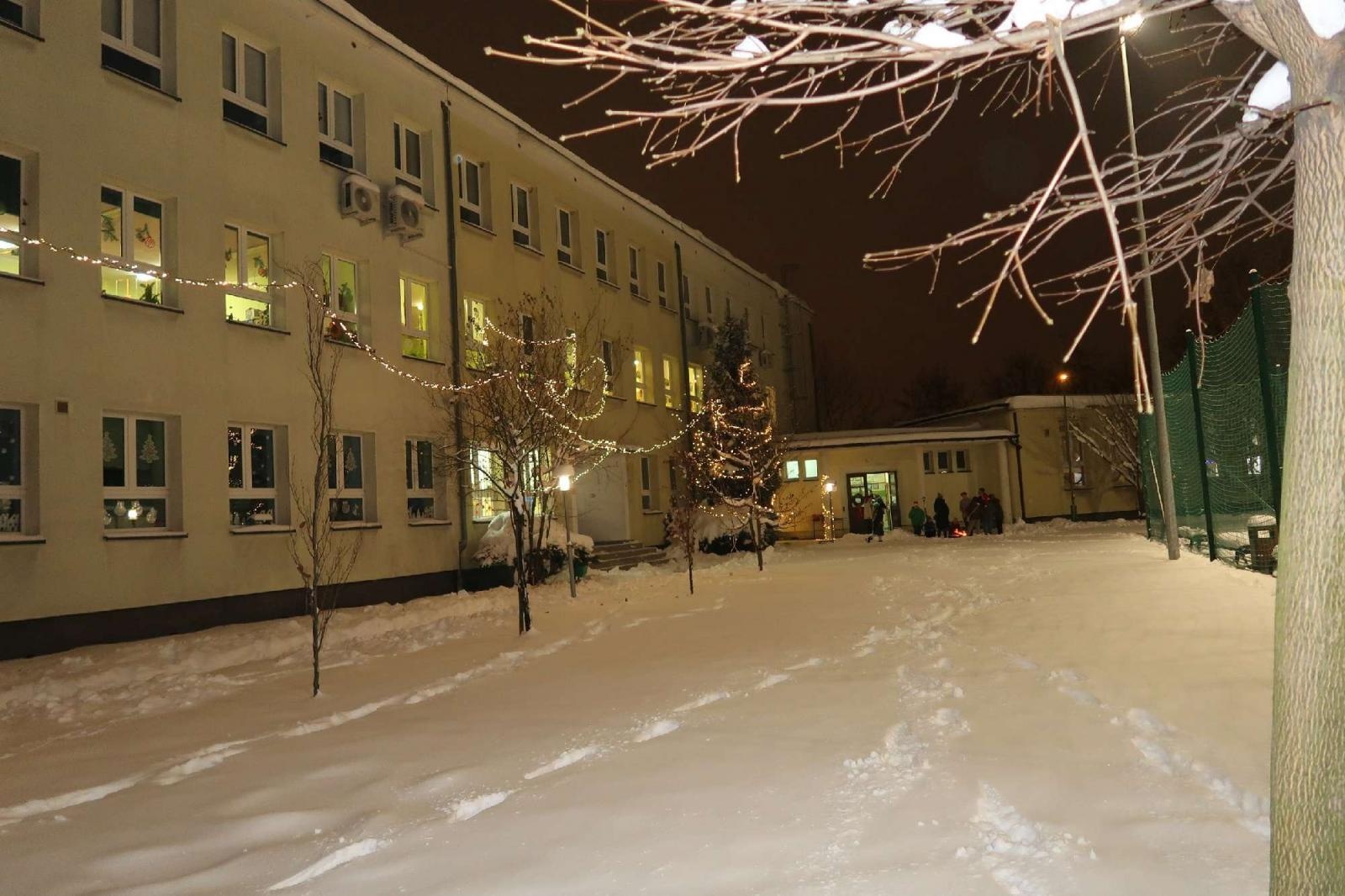 Zdjęcie w galerii na portalu naszraciborz.pl: Przedświąteczny kiermasz i występy uczniów ZSP3 na Płoni wiadomości z regionu