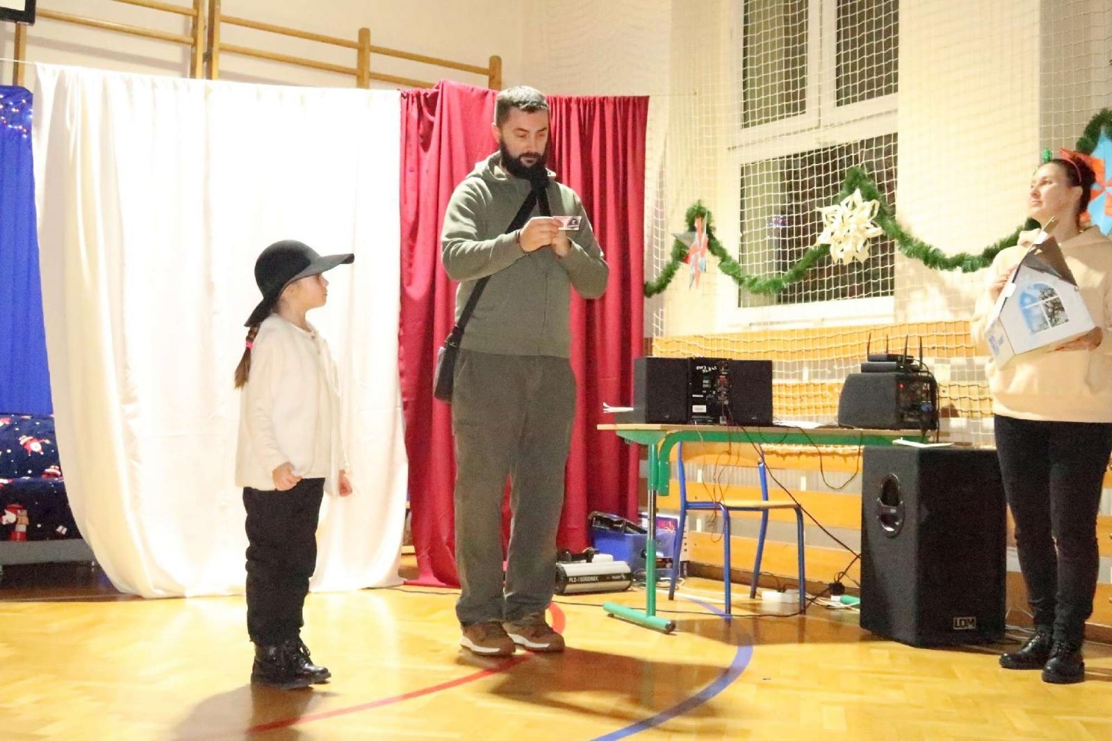 Zdjęcie w galerii na portalu naszraciborz.pl: Przedświąteczny kiermasz i występy uczniów ZSP3 na Płoni wiadomości z regionu