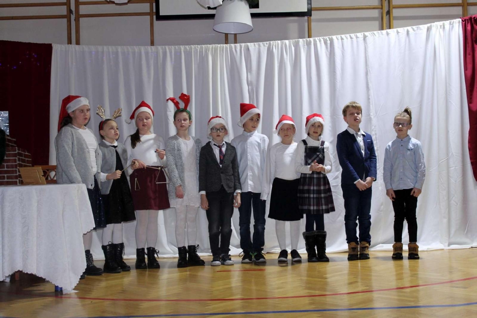 Zdjęcie w galerii na portalu naszraciborz.pl: Przedświąteczny kiermasz i występy uczniów ZSP3 na Płoni wiadomości z regionu