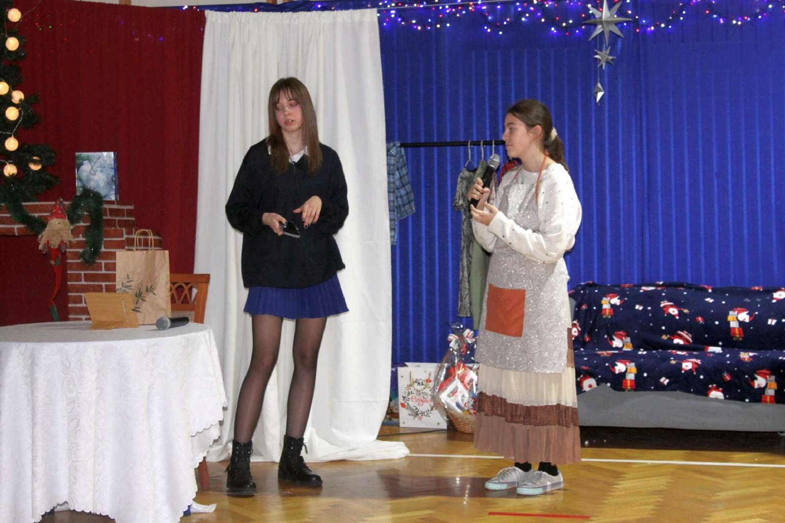 Zdjęcie w galerii na portalu naszraciborz.pl: Przedświąteczny kiermasz i występy uczniów ZSP3 na Płoni wiadomości z regionu