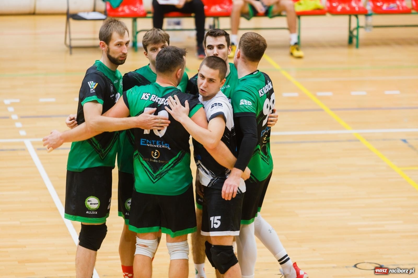 Zdjęcie w galerii na portalu naszraciborz.pl: Zimny prysznic w pierwszym secie, a potem z górki [FOTO] wiadomości z regionu