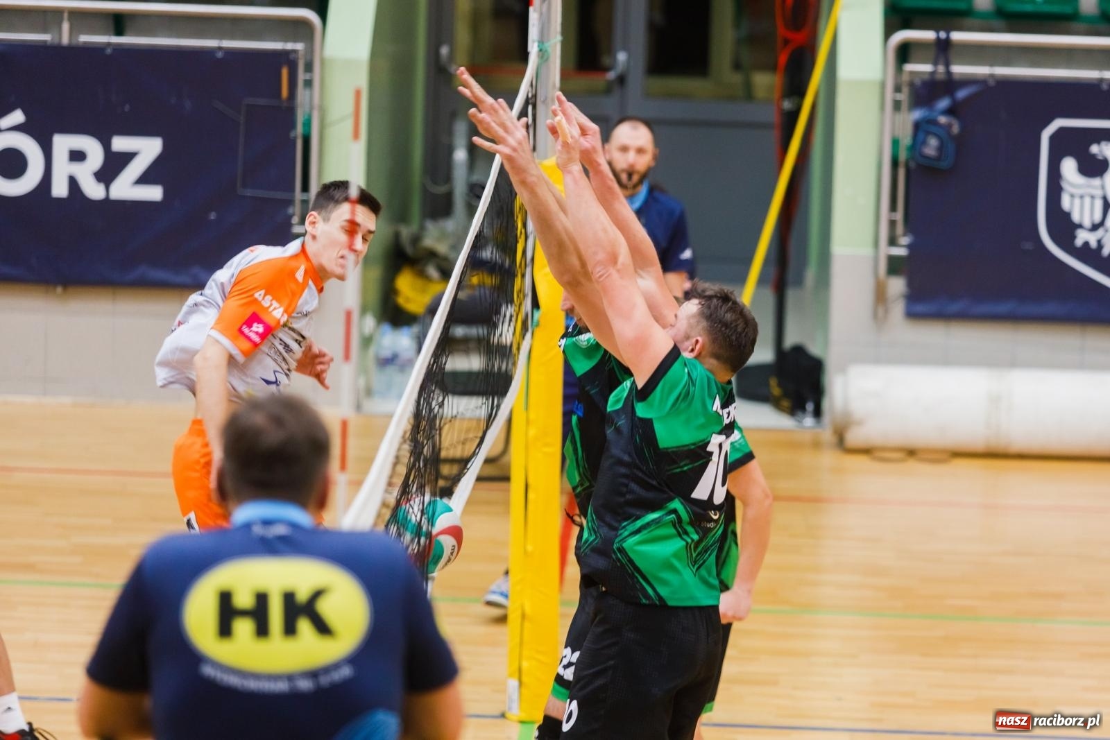 Zdjęcie w galerii na portalu naszraciborz.pl: Zimny prysznic w pierwszym secie, a potem z górki [FOTO] wiadomości z regionu