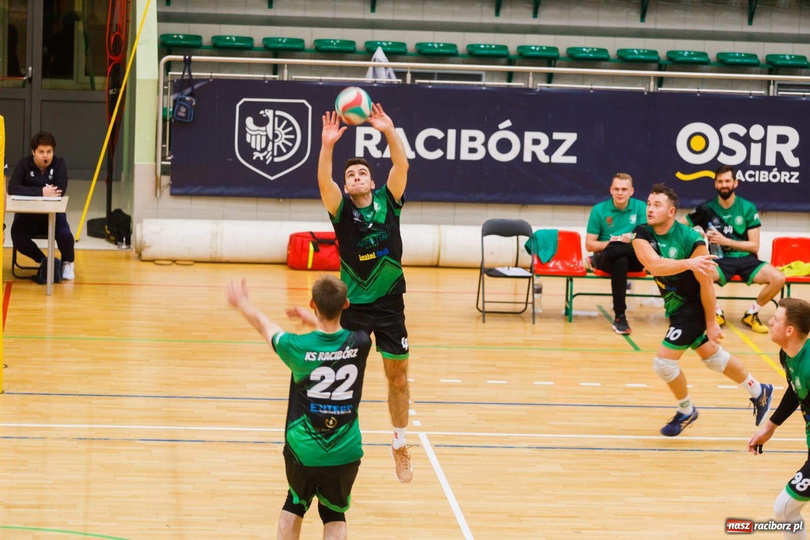 Zdjęcie w galerii na portalu naszraciborz.pl: Zimny prysznic w pierwszym secie, a potem z górki [FOTO] wiadomości z regionu
