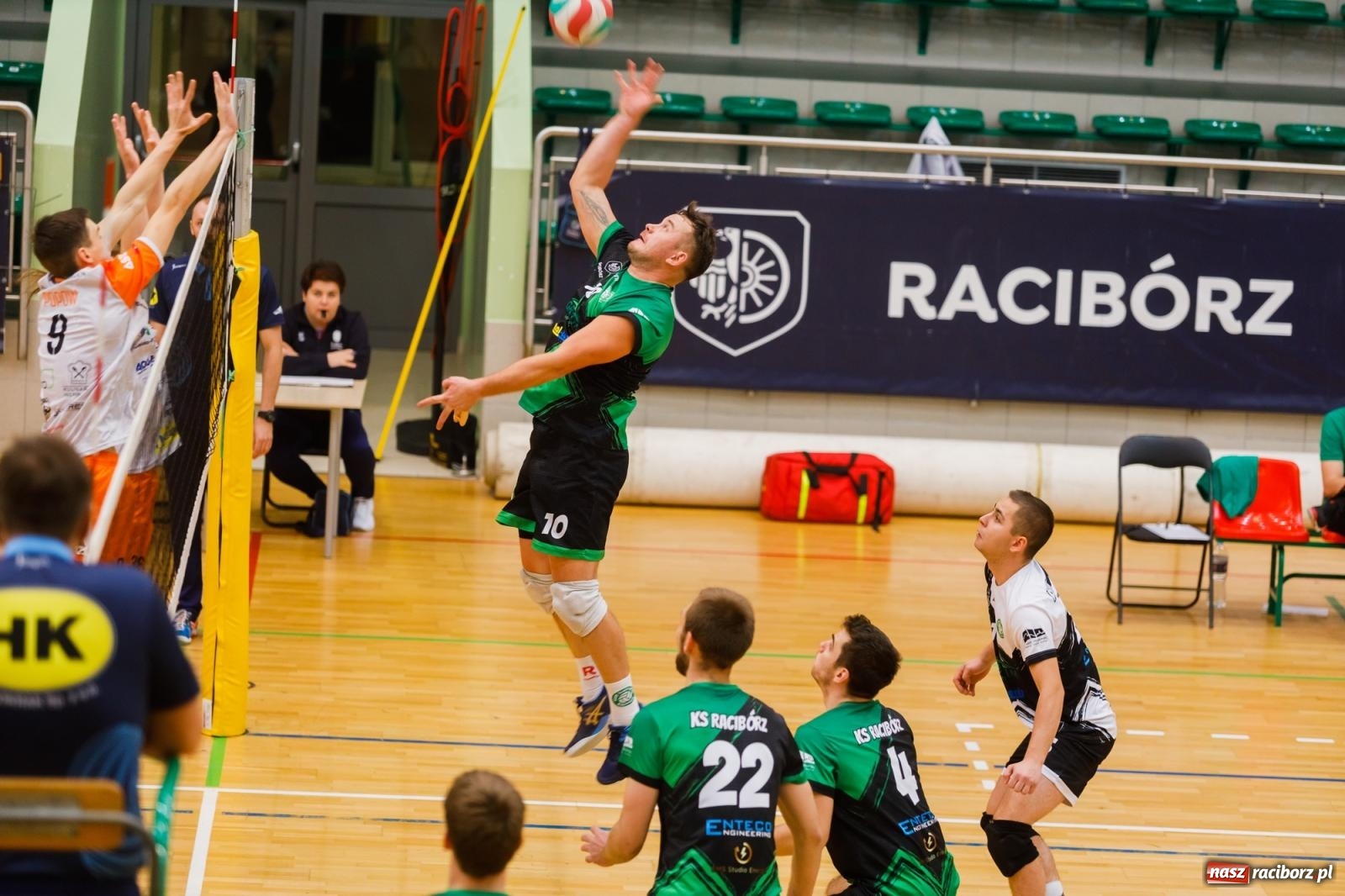 Zdjęcie w galerii na portalu naszraciborz.pl: Zimny prysznic w pierwszym secie, a potem z górki [FOTO] wiadomości z regionu