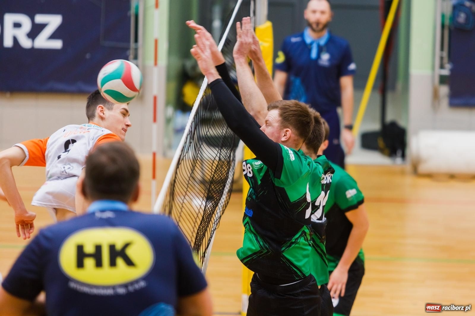 Zdjęcie w galerii na portalu naszraciborz.pl: Zimny prysznic w pierwszym secie, a potem z górki [FOTO] wiadomości z regionu