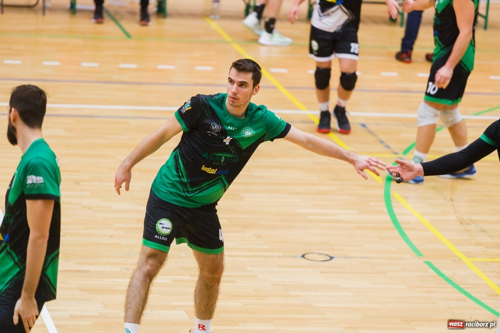 Zdjęcie w galerii na portalu naszraciborz.pl: Zimny prysznic w pierwszym secie, a potem z górki [FOTO] wiadomości z regionu